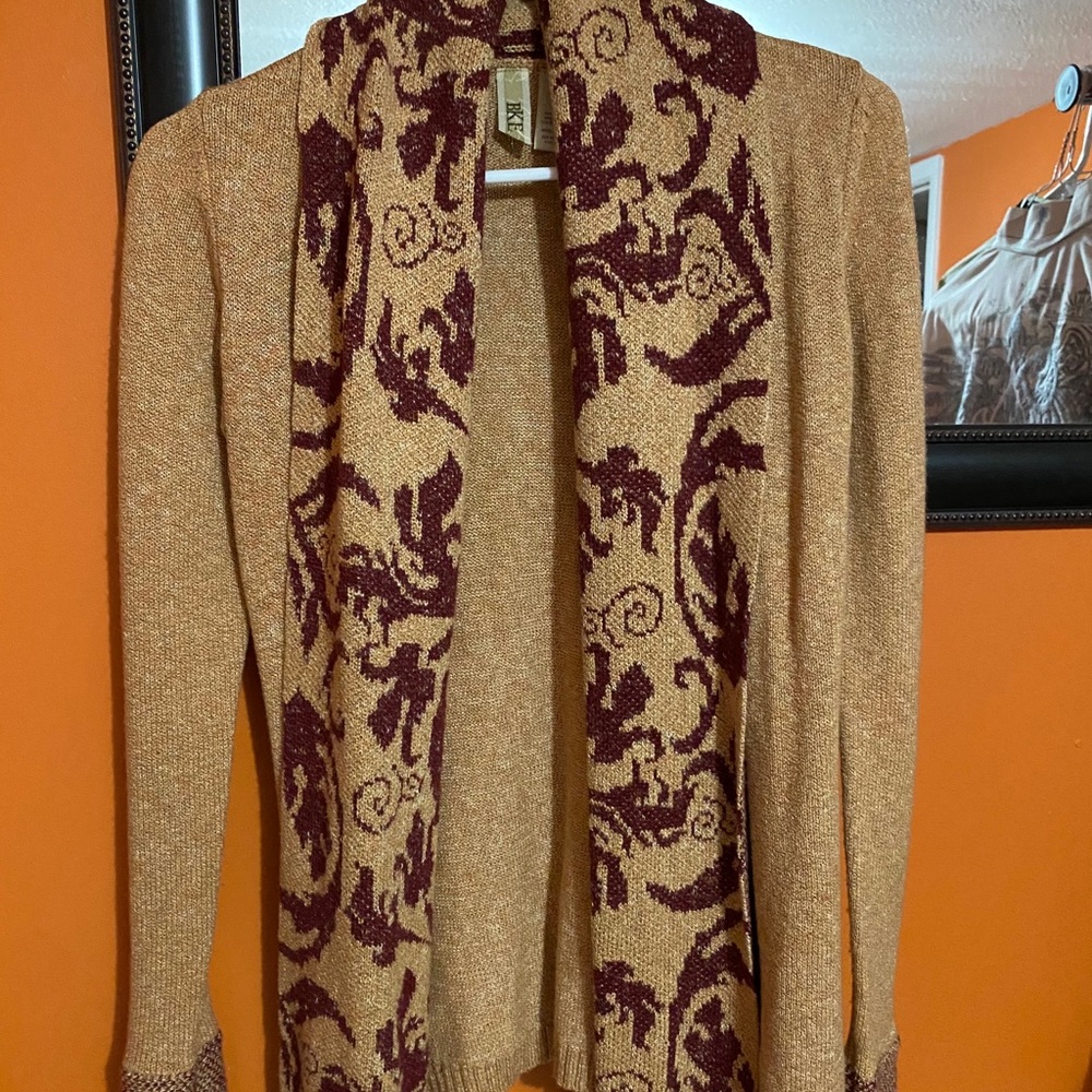 Buckle sweater